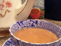 Tangawizi chai with teapot and teacup